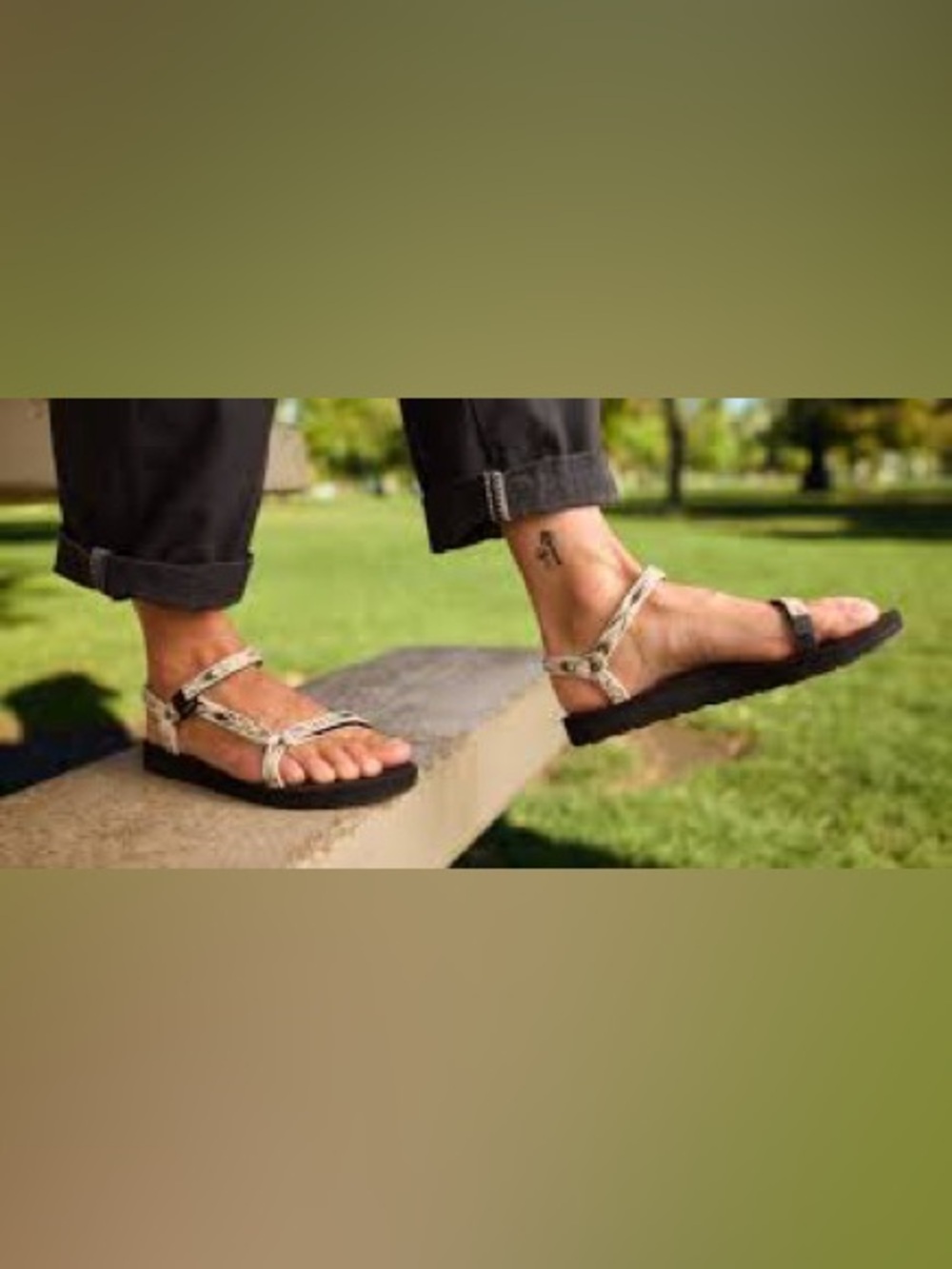 NWT Teva Women's Original Universal Slim Sandal - Archive Wings White/BLK - 10
